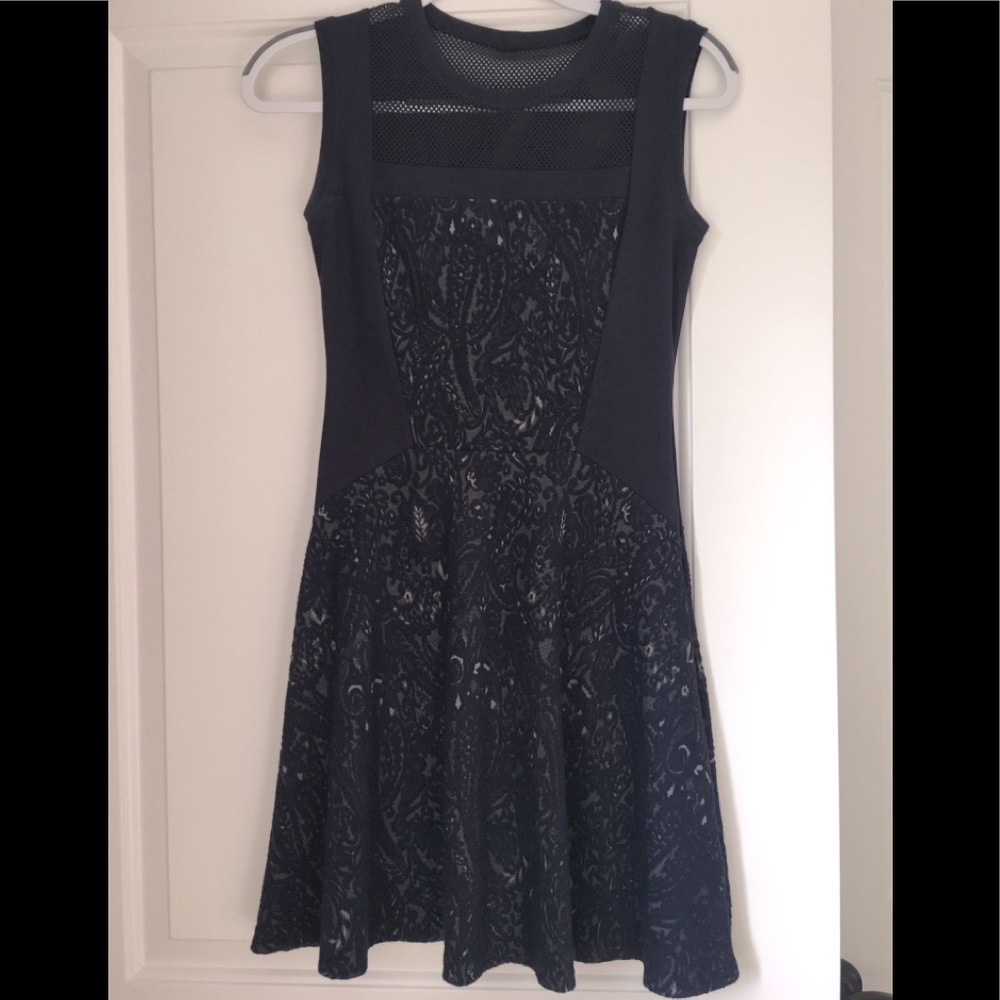 GUC BCBGMAXAZRIA Floral stretch fit & flare dress. Size XS